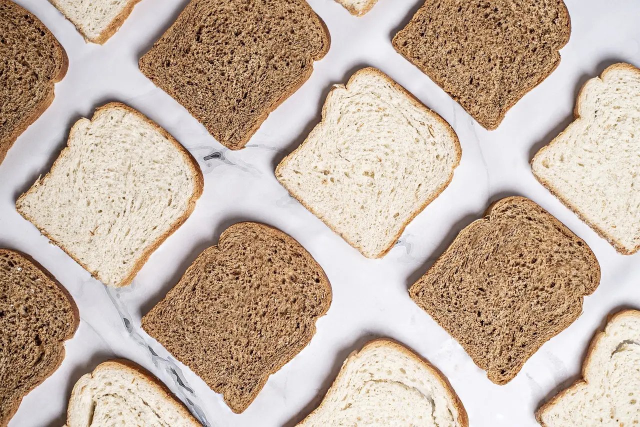 Mangiare pane bianco o integrale? Ecco la differenza