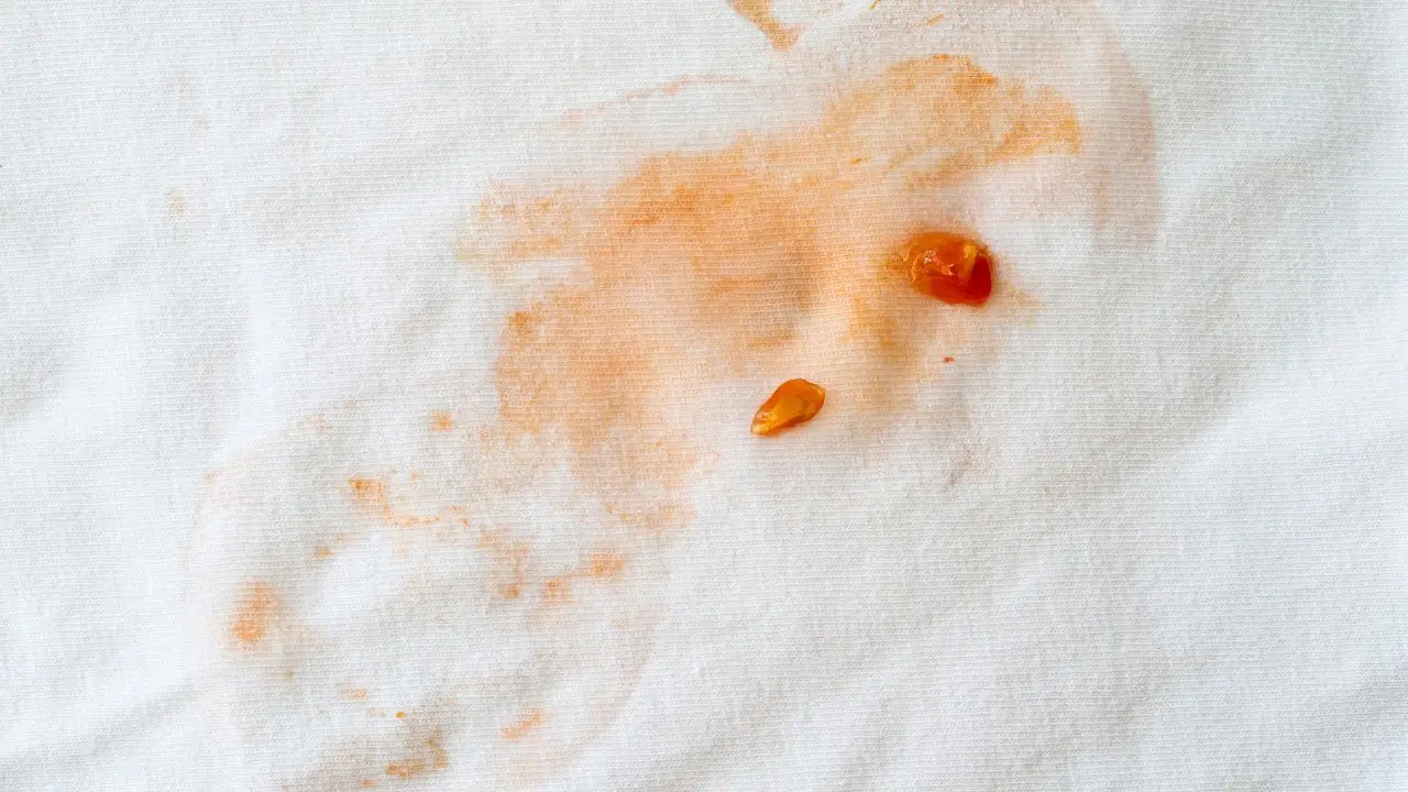 Come togliere le macchie di ketchup dai tessuti